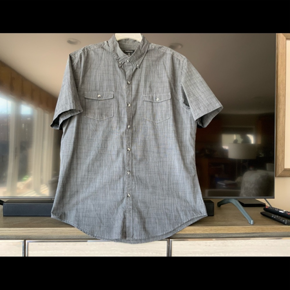 Van Heusen Size Large (16 16.5) Button Front Shirt